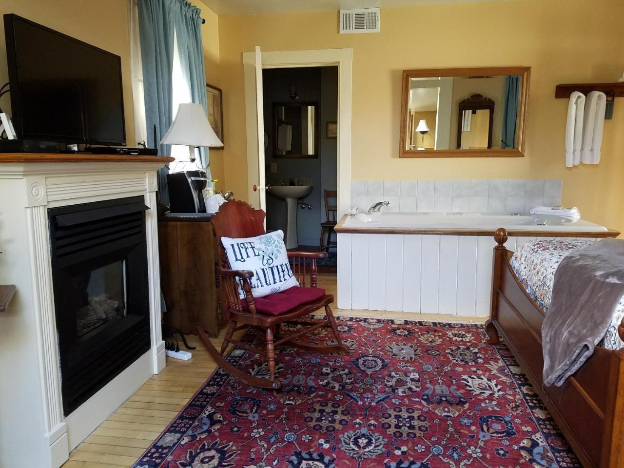 Inn Lilly Pad Cedarburg